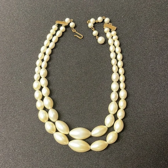 Vintage Faux White Pearl Choker Necklace - Picture 4 of 4